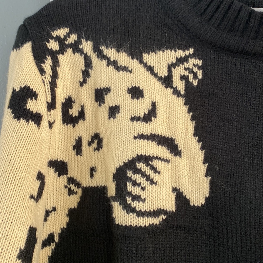 Beautiful Leopard Sweater - Picture 5 of 10